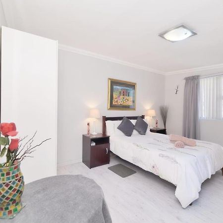 דירות Redsky Self Catering אגוליאש מראה חיצוני תמונה