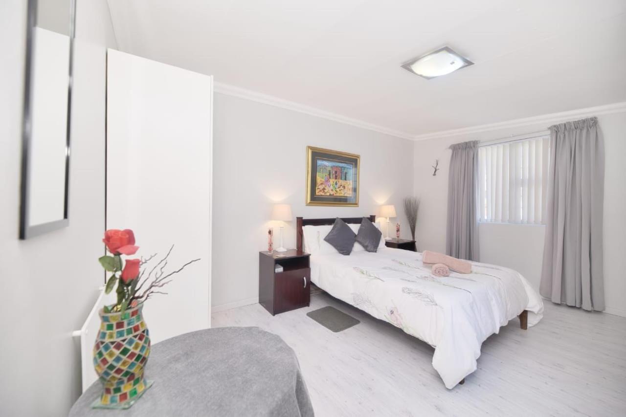 דירות Redsky Self Catering אגוליאש מראה חיצוני תמונה